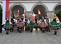 „Blichowiacy” zaprezentowali folklor łowicki oraz zamanifestowali miłość do ojczyzny.