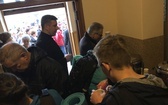 Pierwszy postój pielgrzymów u św. Jana Kantego w Kętach - 2019