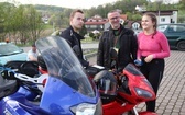 Tata, syn i córka - rodzina pielgrzymkowych pilotów na motocyklach