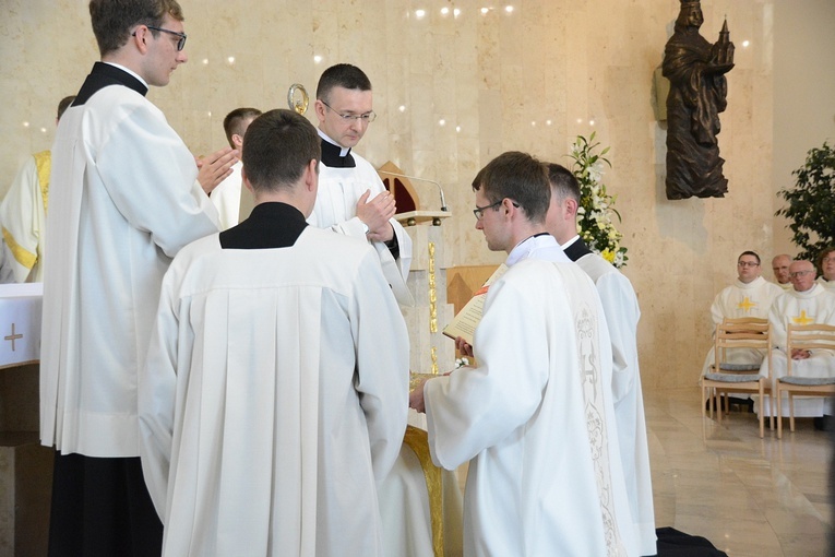 Święcenia diakonatu