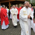 Pielgrzymi w sutannach w drodze do Łagiewnik - 2019