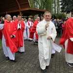 Pielgrzymi w sutannach w drodze do Łagiewnik - 2019