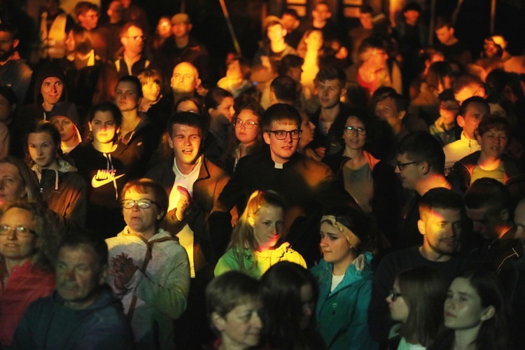 Pielgrzymo-tańce ze Straconką i adoracja z Fausystemem w Wysokiej - 2019