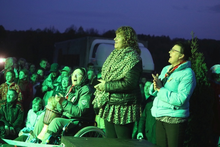 Pielgrzymo-tańce ze Straconką i adoracja z Fausystemem w Wysokiej - 2019