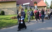 Pielgrzymi w sutannach w drodze do Łagiewnik - 2019