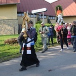 Pielgrzymi w sutannach w drodze do Łagiewnik - 2019