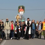 Pielgrzymi w sutannach w drodze do Łagiewnik - 2019