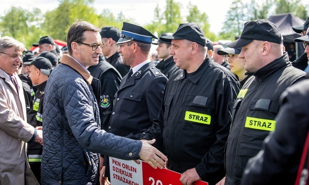 Premier do strażaków: Jesteście wspaniałymi bohaterami naszej codzienności