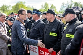 Premier do strażaków: Jesteście wspaniałymi bohaterami naszej codzienności