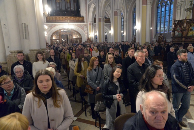 Modlitwa za maturzystów w katedrze w Radomiu