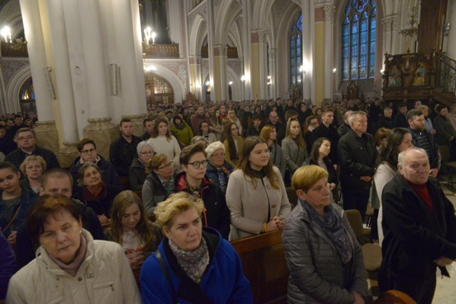 Modlitwa za maturzystów w katedrze w Radomiu