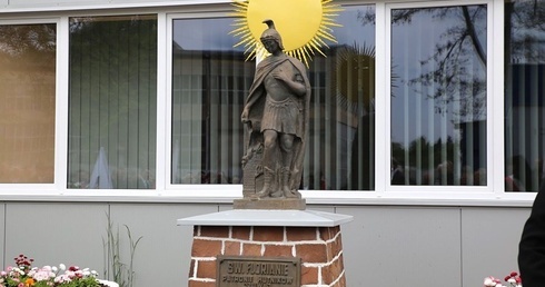Poświęcenie figury św. Floriana przy fabryce ZAMET
