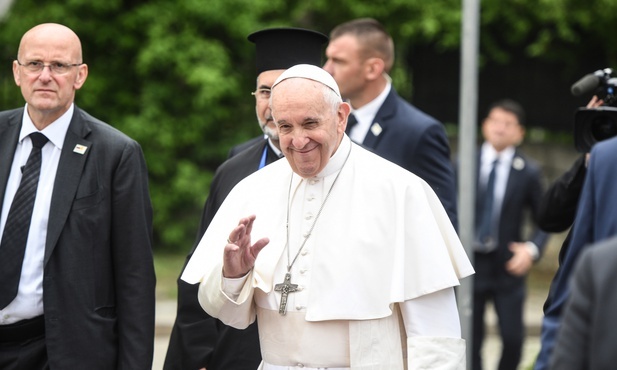 Papież zakończył wizytę w Bułgarii i udał się do Macedonii Północnej