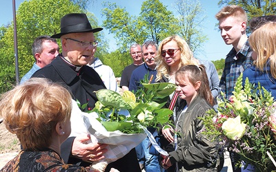 Życzenia jubilatowi składali kapłani, przyjaciele i wierni.