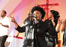 Na zakończenie radośnie śpiewano Bogu w rytmach gospel.