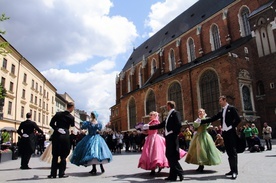 Kraków. Happening z okazji 200. urodzin Stanisława Moniuszki