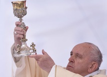 Franciszek podczas sprawowania Eucharystii w Skopje