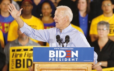 Z sondaży wynika, że Joe Biden ma największe szanse na uzyskanie nominacji do reprezentowania Partii Demokratycznej w wyborach prezydenckich.