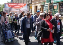 Ulicami Świdnicy przemaszerowali m.in. uczniowie Zespołu Szkół Specjalnych