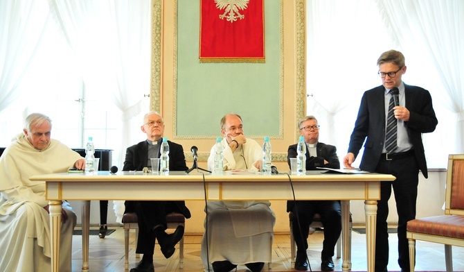 O. Ludwik Wiśniewski: Niekiedy minister przemawia jak ministrant, a duchowny jak polityk