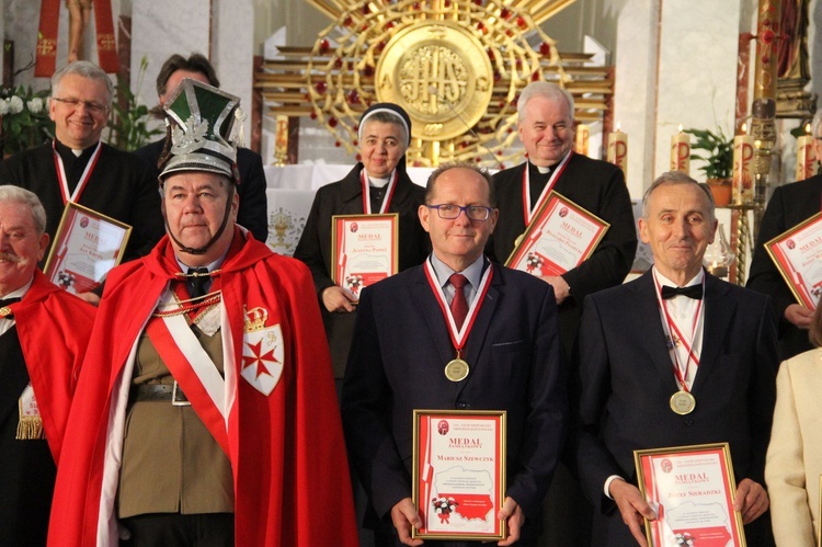 Wręczenie medali Podkarpackiej Komandorii Bractwa Orderu św. Stanisława