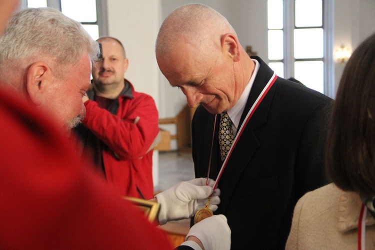 Wręczenie medali Podkarpackiej Komandorii Bractwa Orderu św. Stanisława