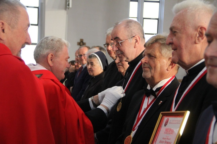 Wręczenie medali Podkarpackiej Komandorii Bractwa Orderu św. Stanisława