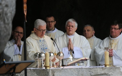 Lourdes: Abp Wiktor Skworc zawierzył Ślązaków Matce Bożej