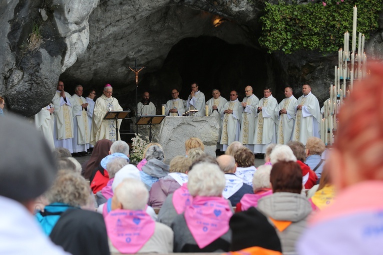 O poranku w Cudownej Grocie 