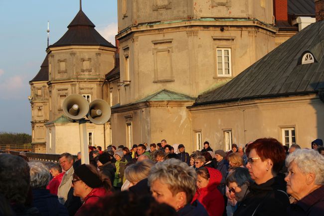 Z Klimontowa na Jasną Górą