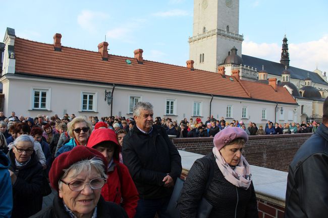 Z Klimontowa na Jasną Górą