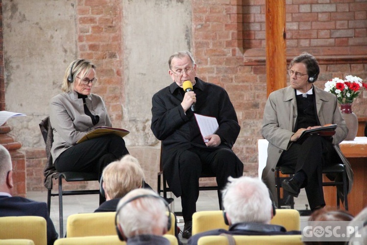 Debata polskich i niemieckich biskupów o pokoju