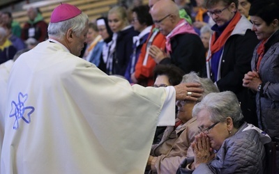 Lourdes. Pątnicy przyjęli sakrament namaszczenia chorych