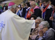 Lourdes. Pątnicy przyjęli sakrament namaszczenia chorych