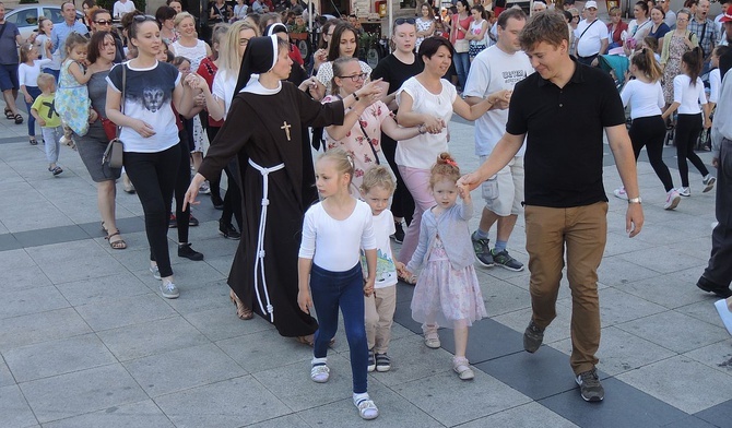 Plac Chrobrego w Bielsku-Białej znów będzie gościł tancerzy wszystkich pokoleń.