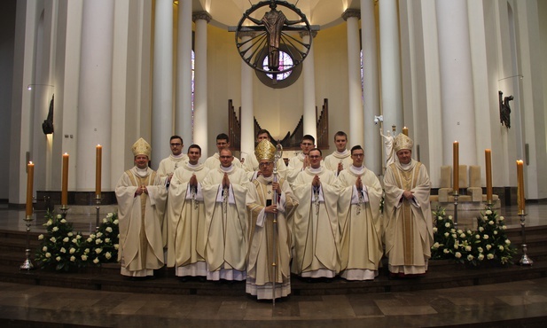 Abp W. Skworc do neoprezbiterów: Uderzajcie w dzwon sumień