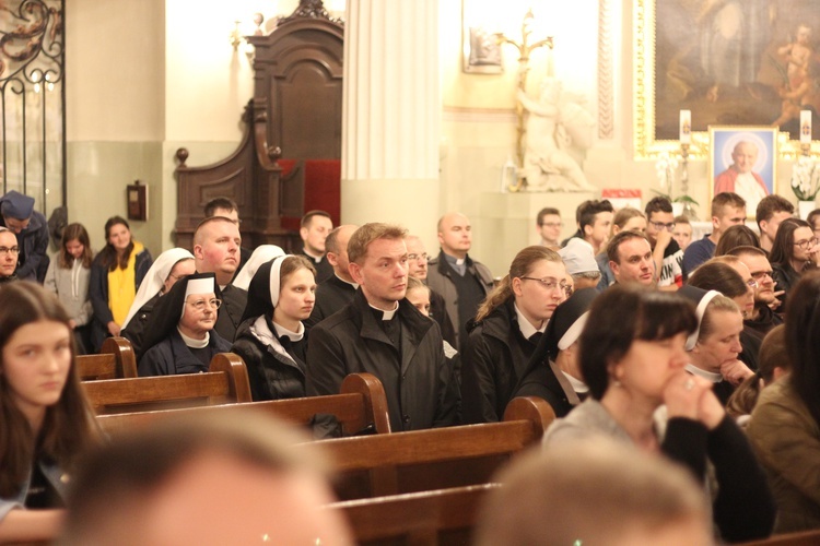 XV Diecezjalne czuwanie młodzieży w intencji powołań