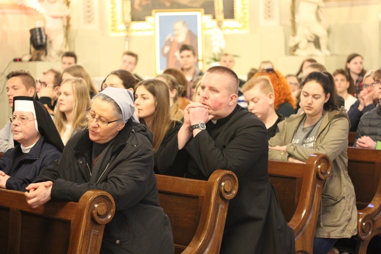 XV Diecezjalne czuwanie młodzieży w intencji powołań