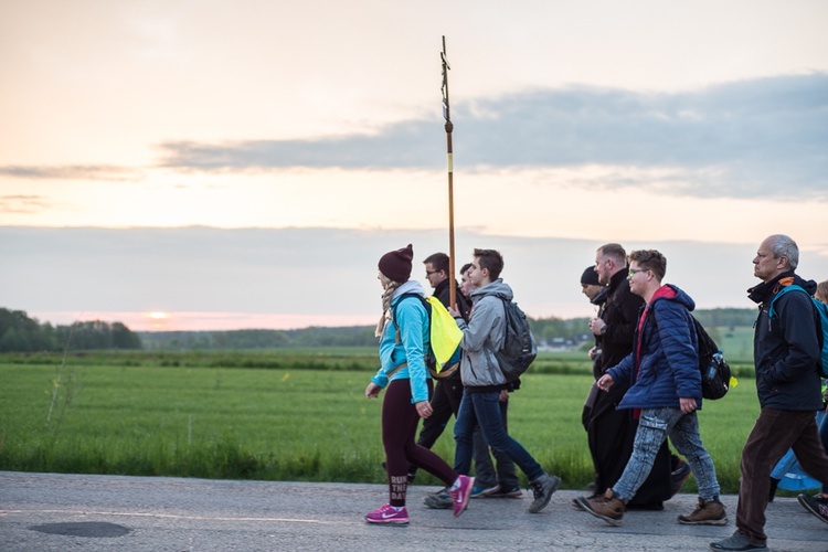 XVI Nocna Pielgrzymka z Piekar Śl. na Jasną Górę