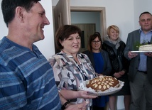 Rodzina z Kazachstanu ma nowy dom w Karlinie