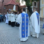 Nabożeństwo fatimskie w archikatedrze wrocławskiej w 102. rocznicę objawień w Fatimie