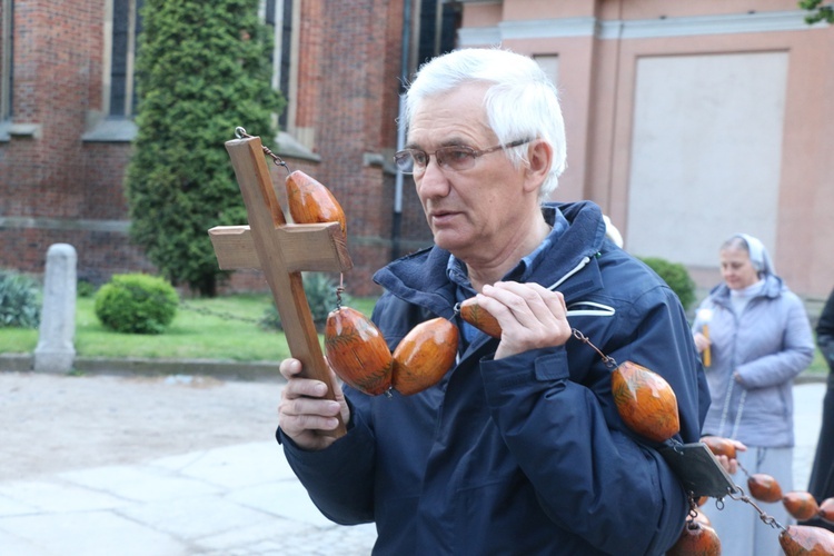 Nabożeństwo fatimskie w archikatedrze wrocławskiej w 102. rocznicę objawień w Fatimie