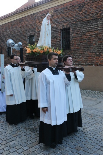 Nabożeństwo fatimskie w archikatedrze wrocławskiej w 102. rocznicę objawień w Fatimie