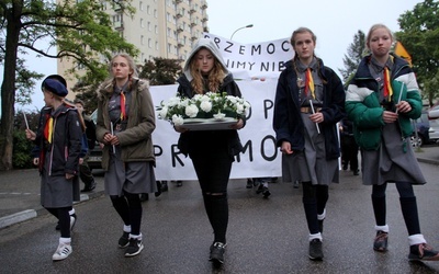 W marszu wzięli udział m.in. uczniowie i nauczyciele szkoły, w której doszło do tragedii.