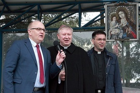 Na prośbę uczestników pikniku wójt B. Konkol, bp W. Szlachetka  i ks. J. Steć wspólnie zaśpiewali piosenkę.