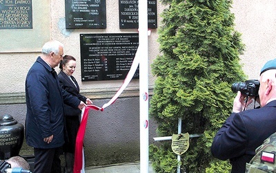 Odsłonięcie tablicy odbyło się z udziałem rodziny kpt. Włodzimierza Kolanowskiego.