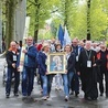 Pielgrzymi podarowali sanktuarium w Lourdes kopię obrazu MB Piekarskiej.