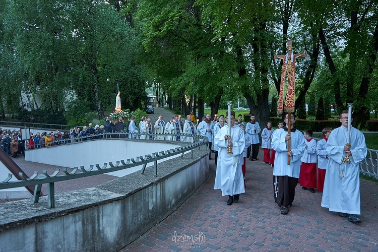 Koronacja figury MB Fatimskiej na Poczekajce