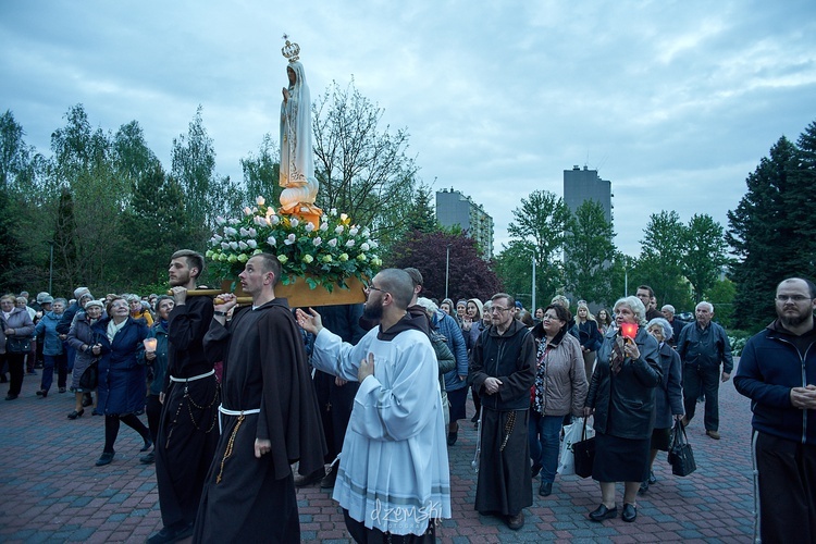 Koronacja figury MB Fatimskiej na Poczekajce