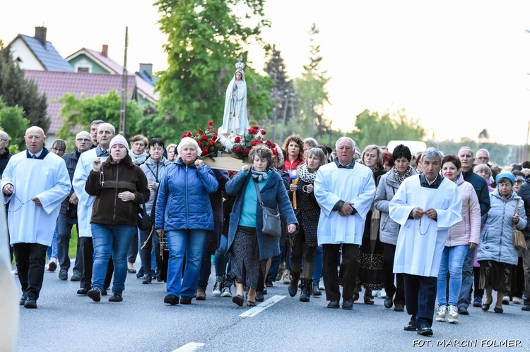 Procesja ku czci Matki Bożej Fatimskiej w Miliczu 